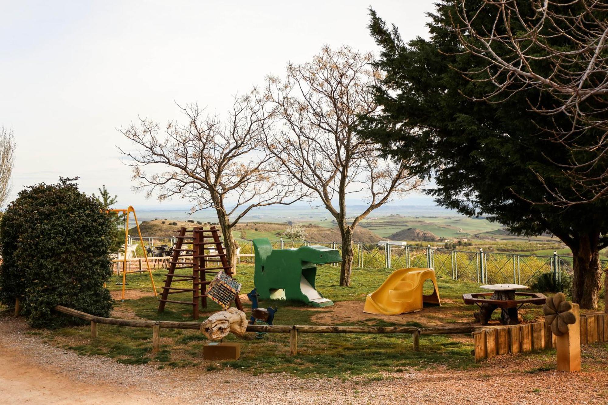 Camping Castillo De Loarre Exteriör bild